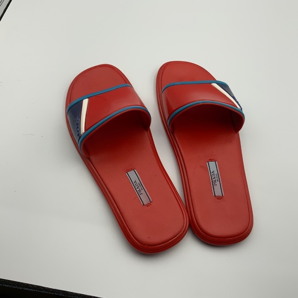 PRADA LOGO BEACHY RUBBER SANDALS - Picture 3 of 5